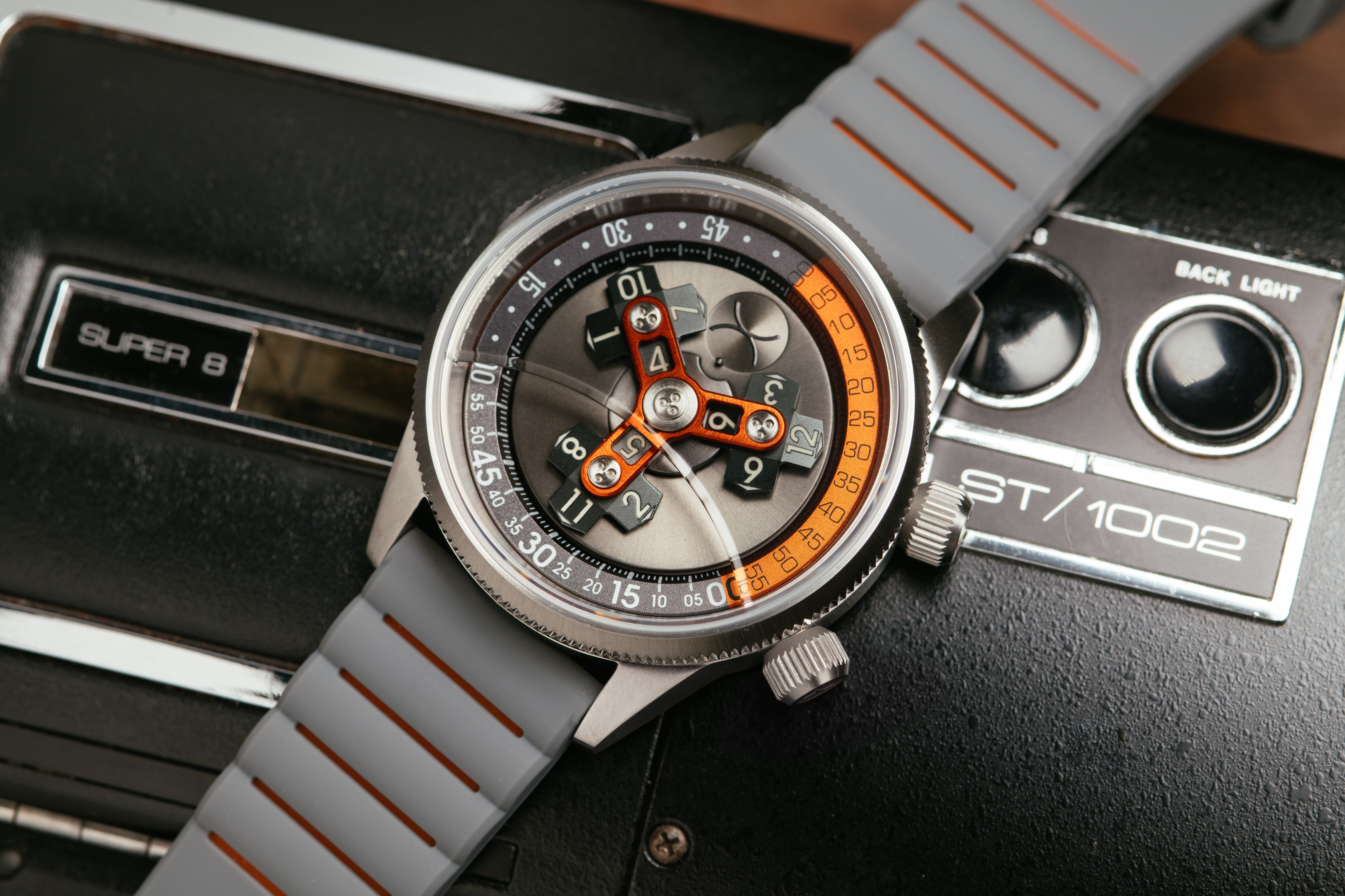 希少　廃盤品　超美品ZEBRA ヴィンテージ多機能２Ｃ WATCH Wandering Hour Watches | Xeric.com – Tagged 
