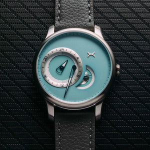 xeric regulator glacial blue front shot of dial