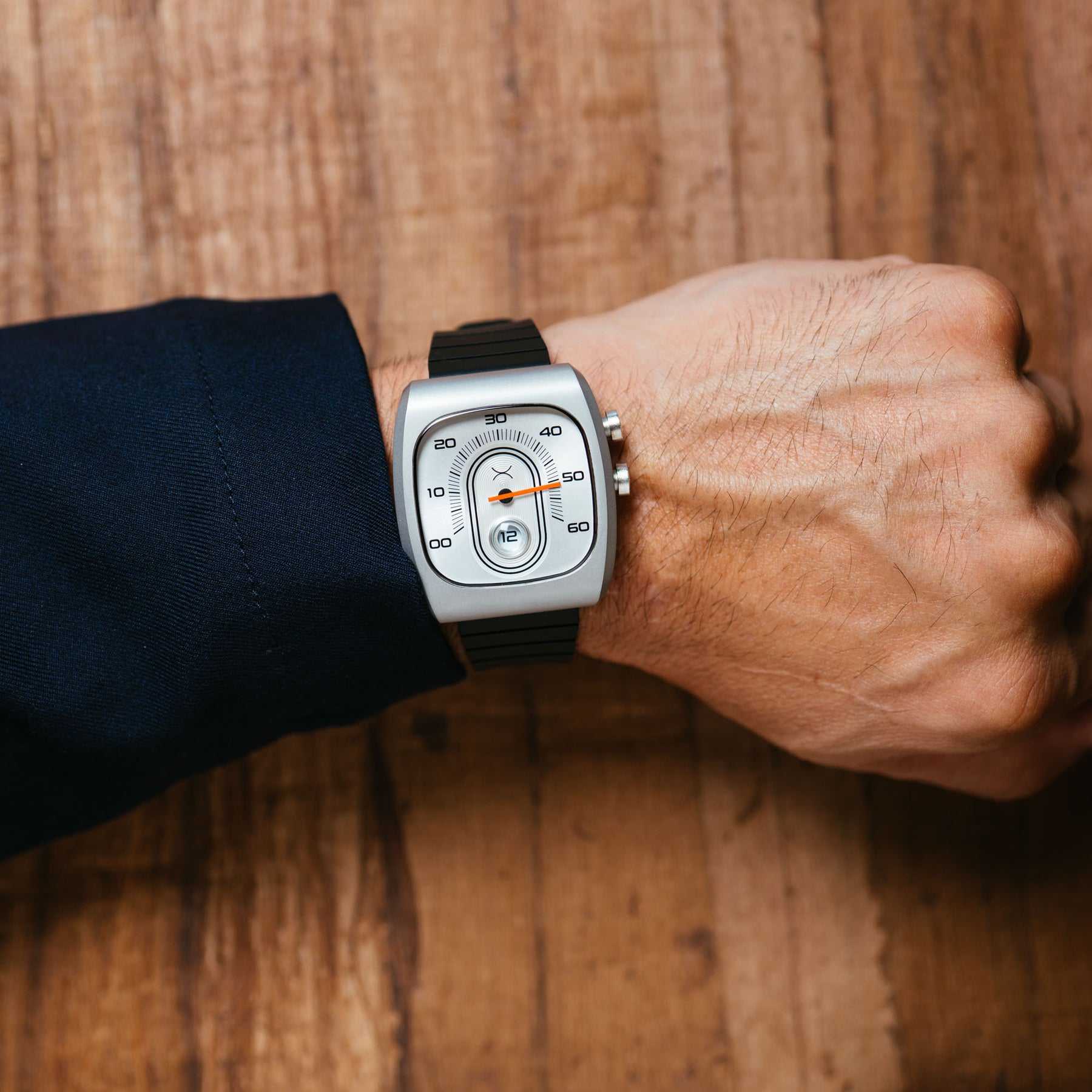 Retroscope Jump Hour Silver Black | Xeric.com – Xeric Watches