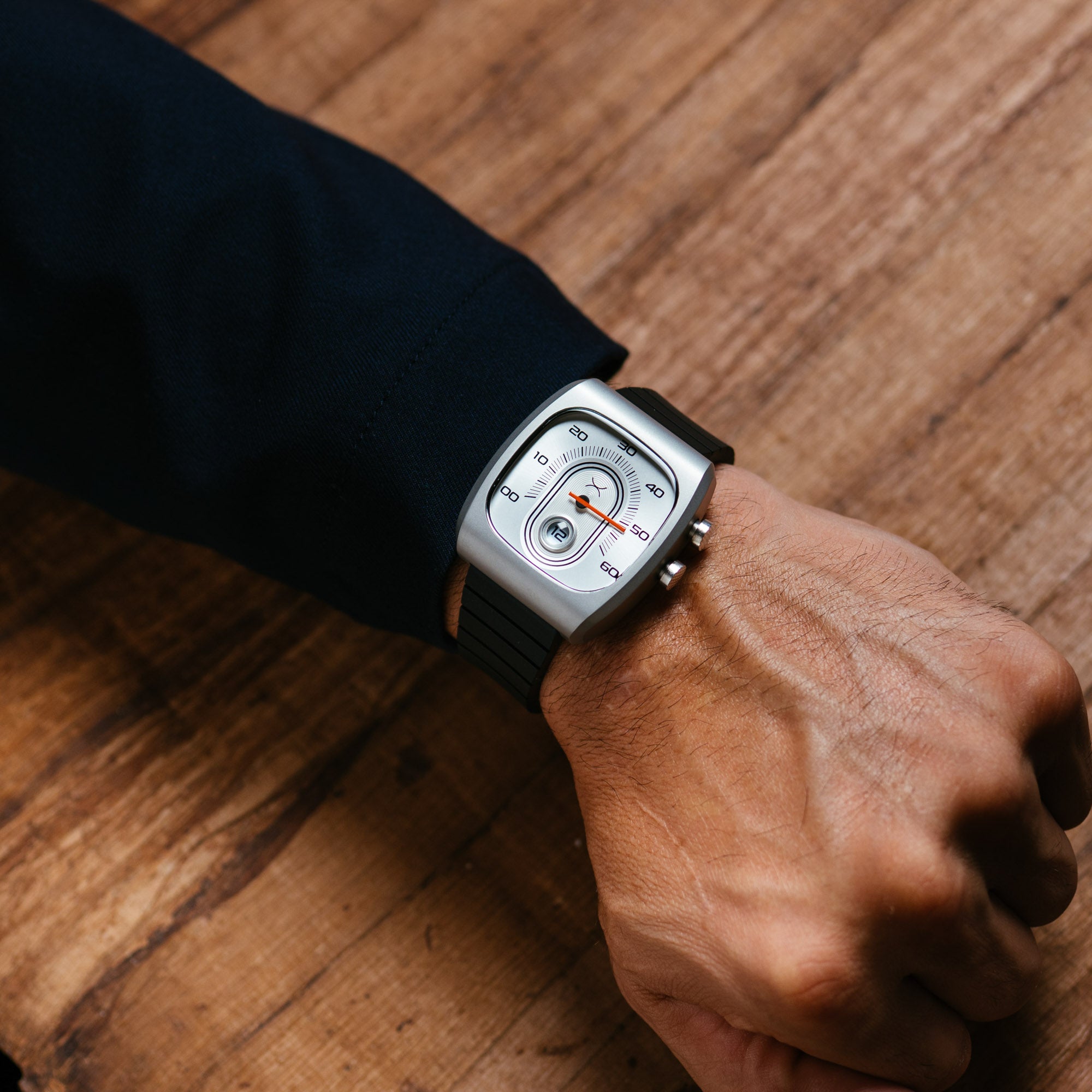 シェリコ♡ Retroscope Jump Hour Silver Black | Xeric.com – Xeric Watches