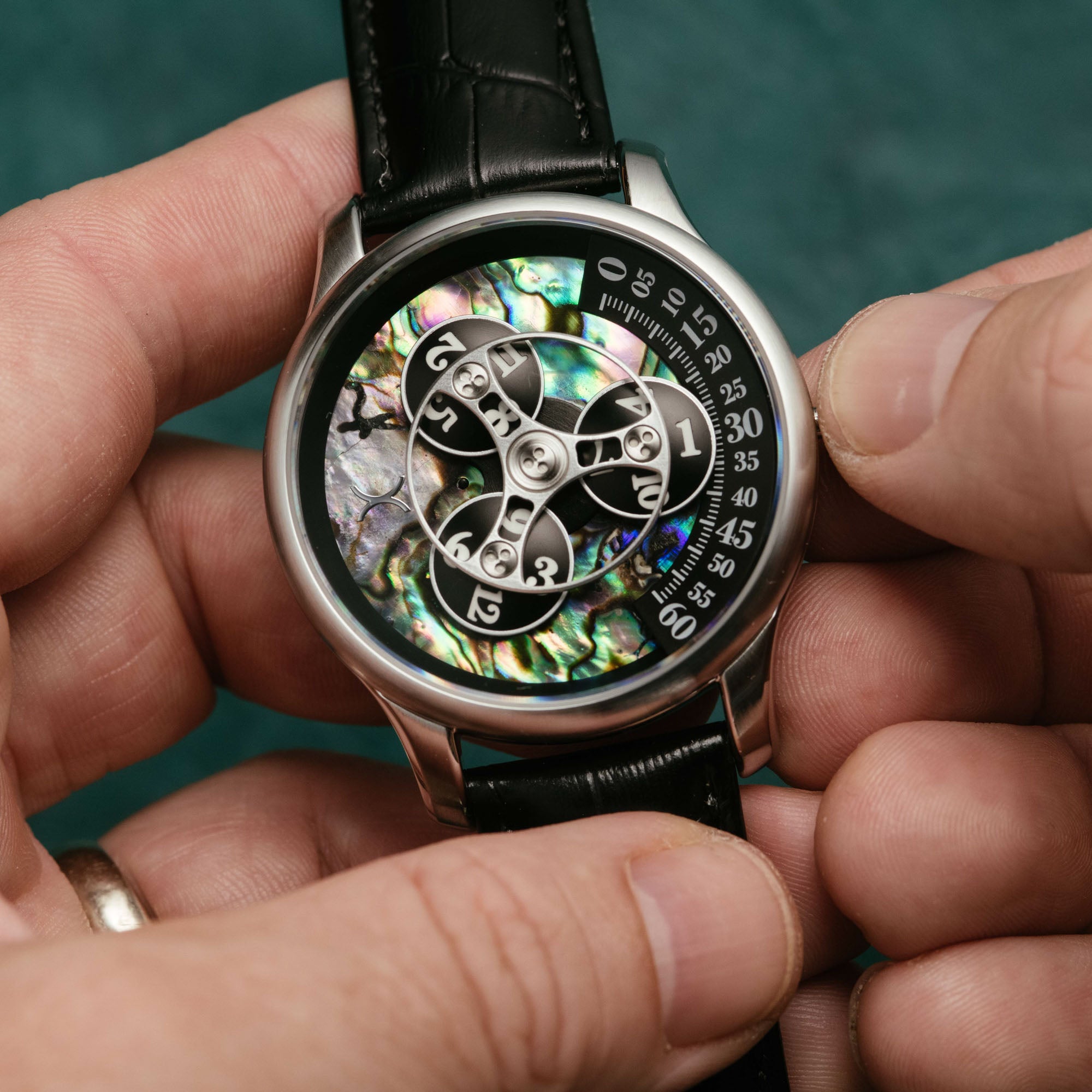 アルチビオ Triptych Automatic Wandering Hour Stone Edition Abalone | Xeric