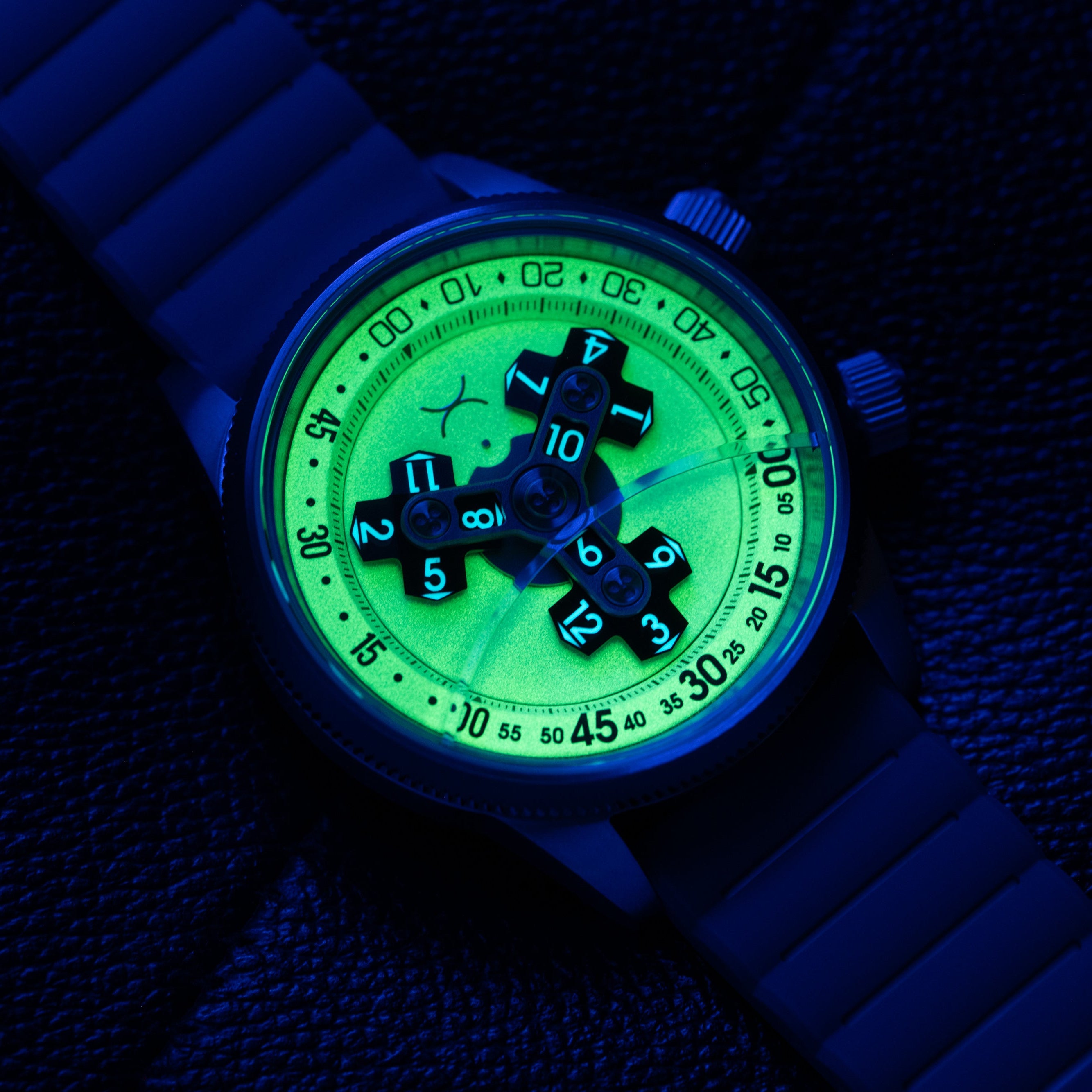 Vendetta II Automatic Wandering Hour Vintage Mint Lume | Xeric.com