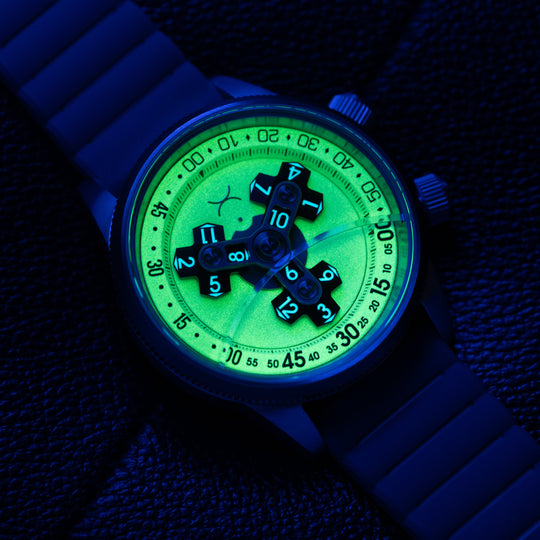 Vendetta II Automatic Wandering Hour Vintage Mint Lume