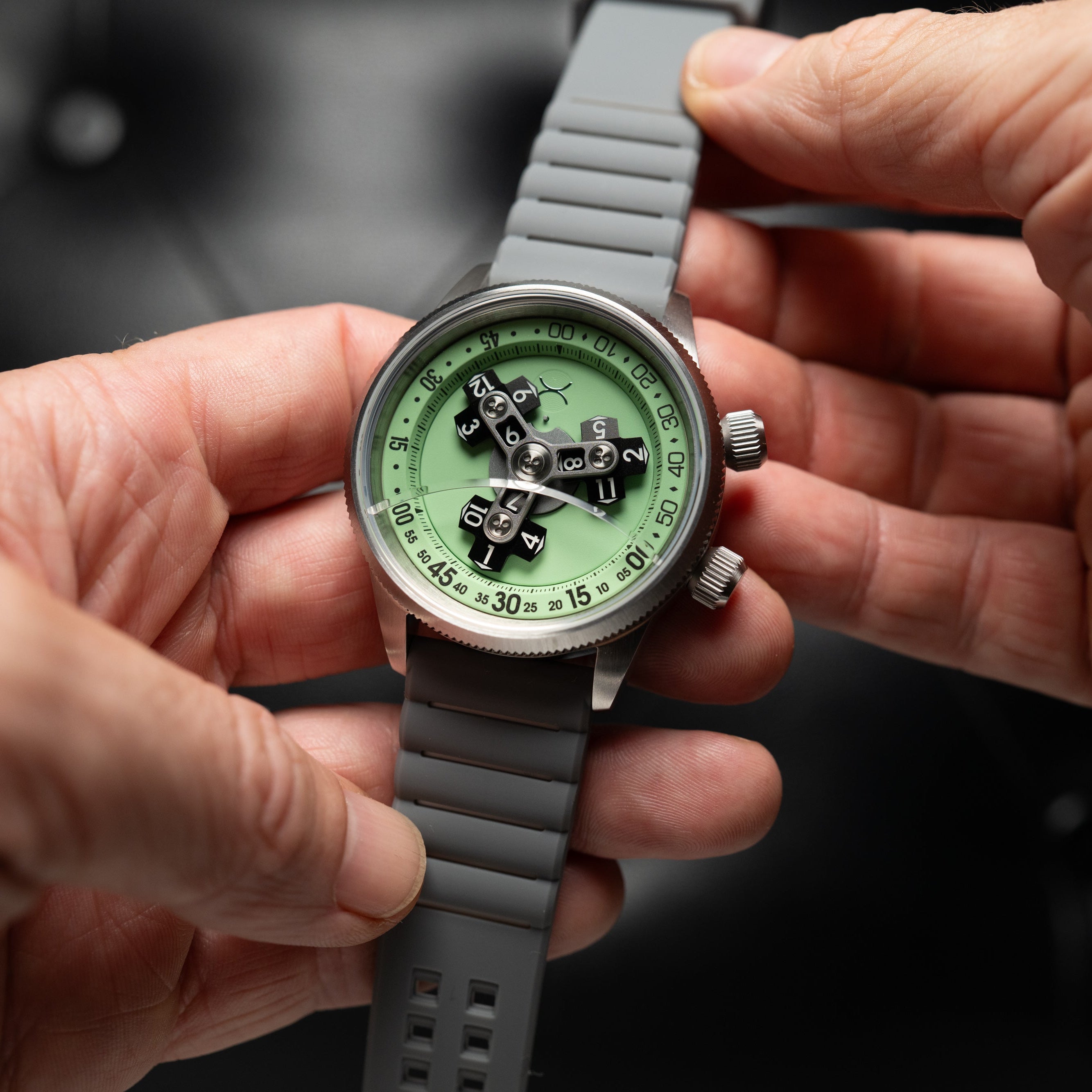 Vendetta II Automatic Wandering Hour Vintage Mint Lume | Xeric.com