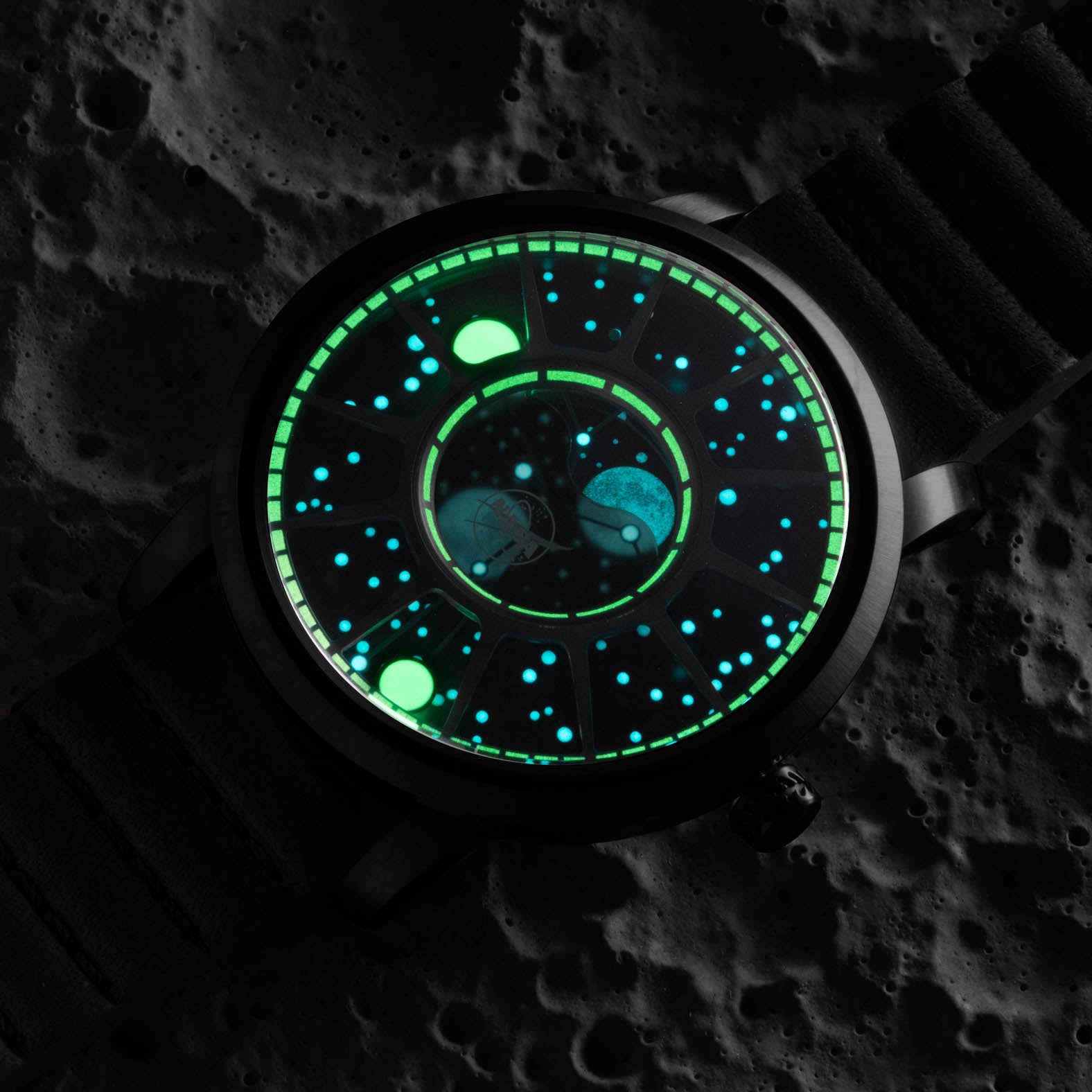 moon moon 置時計 ACアダプター付き Xeric NASA Apollo 15 American Moonphase Black Hole | Watches.com