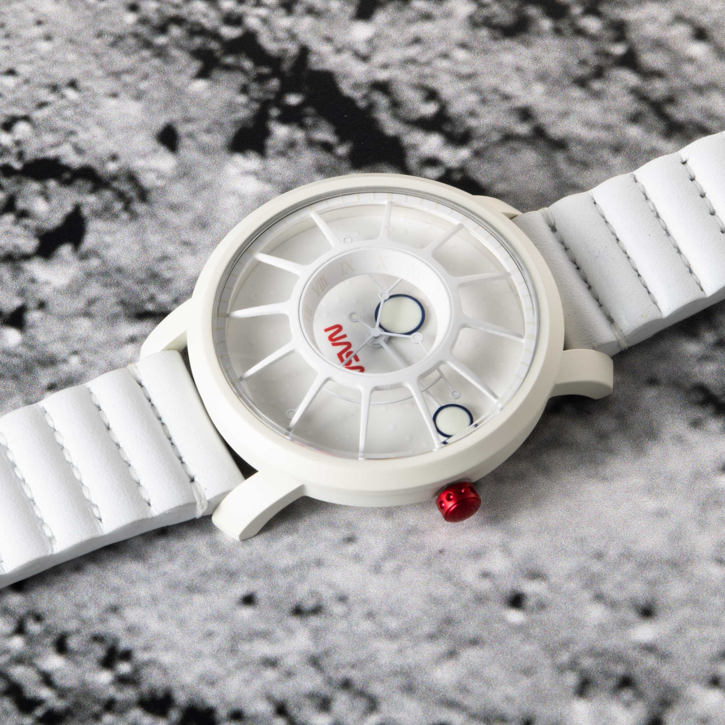 アホイトフォンタムクォーツ NASA Trappist-1 Sapphire Apollo 11 | Xeric.com – Xeric Watches