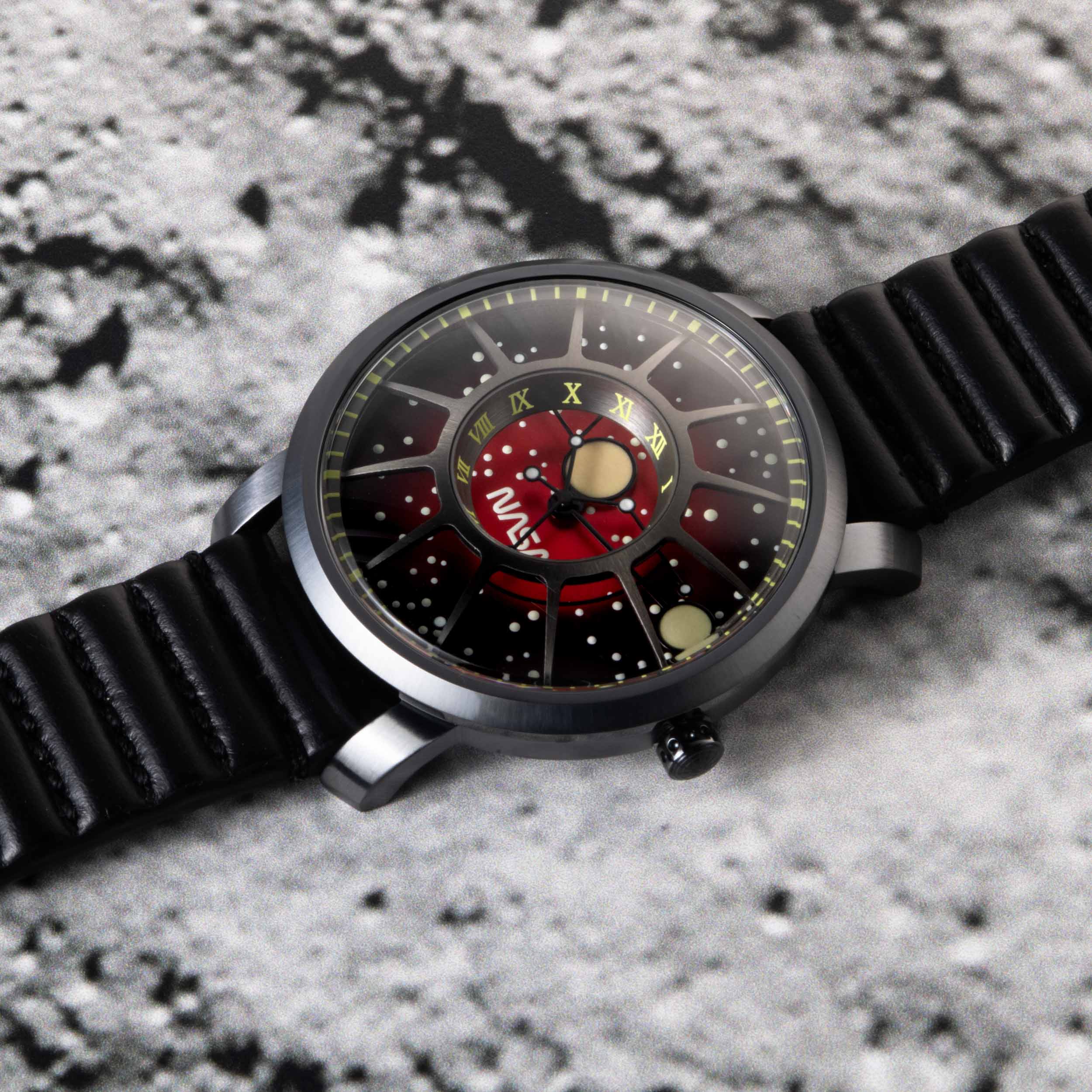 ロックスター NASA Trappist-1 Sapphire Red Dwarf | Xeric.com – Xeric Watches