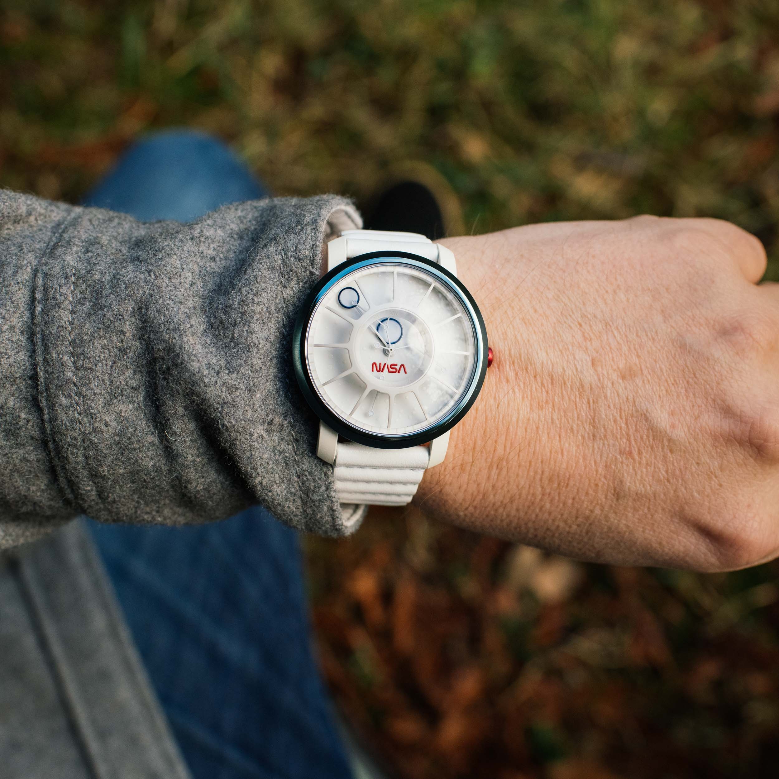 トップス STONE  NASA Trappist-1 Sapphire Saturn V | Xeric.com – Xeric Watches