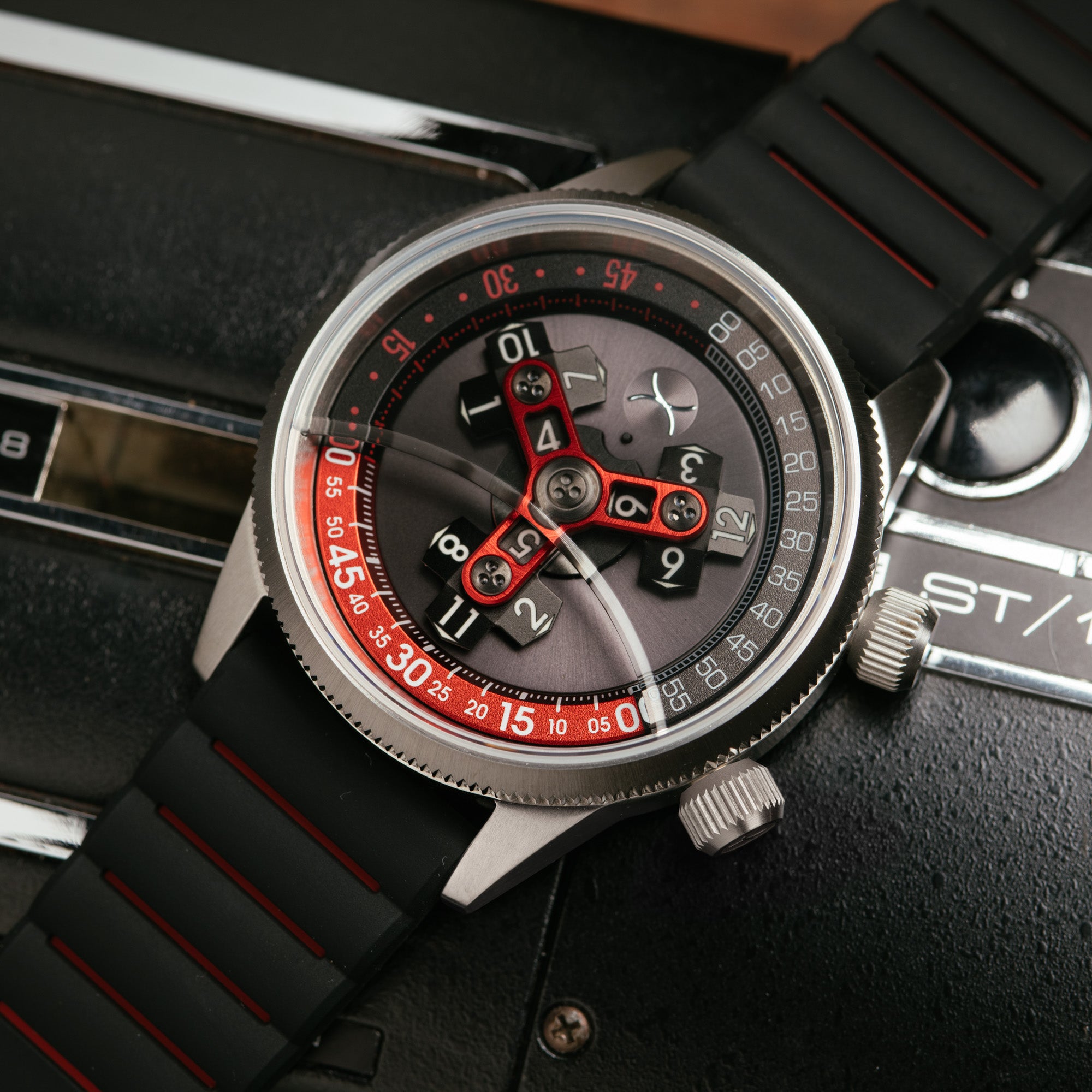 Vendetta II Automatic Wandering Hour Black Gray Red | Xeric.com