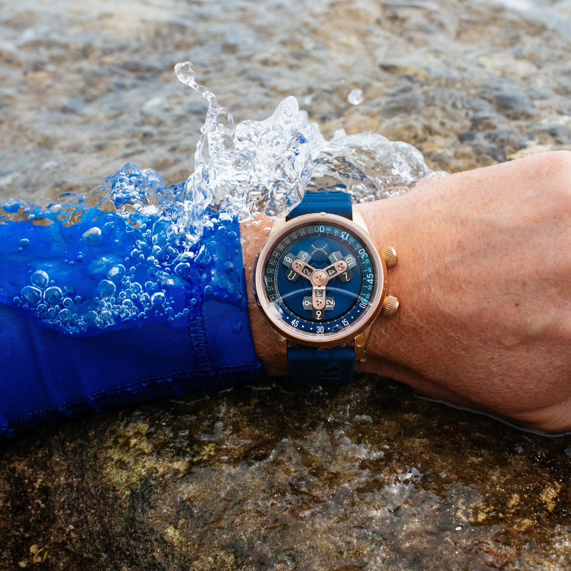 Vendetta II Automatic Wandering Hour Rose Gold Indigo | Xeric.com